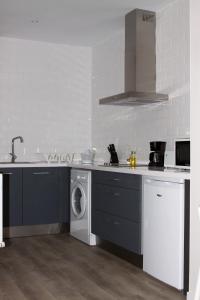 A kitchen or kitchenette at APARTAMENTOS GyC VIVIENDAS GOLD
