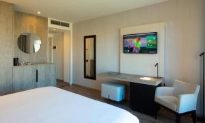 Ein Bett oder Betten in einem Zimmer der Unterkunft Attica 21 Barcelona Mar