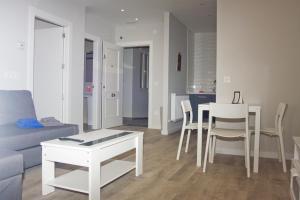 A seating area at APARTAMENTOS GyC VIVIENDAS GOLD