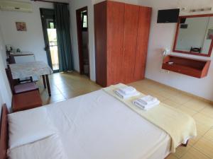 Imagen de la galería de Dolphins Apartments & Rooms, en Limenas