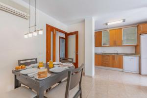 Kuchyň nebo kuchyňský kout v ubytování Can Jaume Apartment