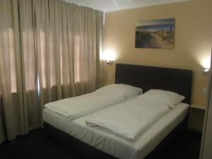 Postel nebo postele na pokoji v ubytování Milano Hotel