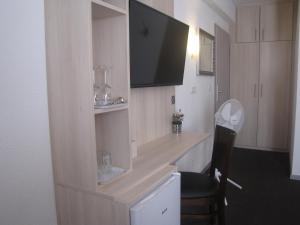TV a/nebo společenská místnost v ubytování Milano Hotel + 37 fotografií