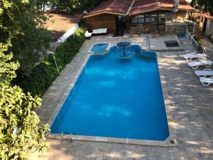 Bazén v ubytování Dalyan Nehir suit hotel nebo v jeho okolí