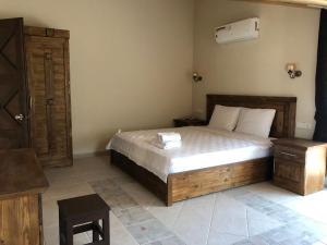 Postel nebo postele na pokoji v ubytování Dalyan Nehir suit hotel