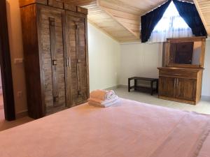 Postel nebo postele na pokoji v ubytování Dalyan Nehir suit hotel