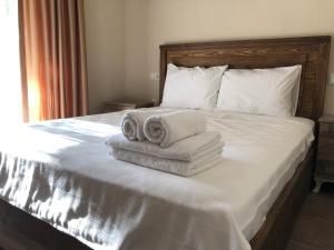 Postel nebo postele na pokoji v ubytování Dalyan Nehir suit hotel