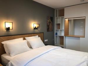 Postel nebo postele na pokoji v ubytování Luxury Suites by Notaly Ariel