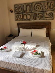 Postel nebo postele na pokoji v ubytování Dalyan Nehir suit hotel