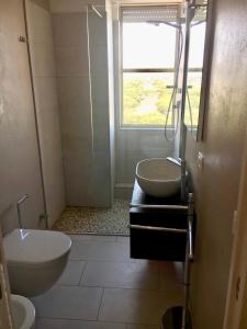 a bathroom with a tub and a sink and a bath tub at Grattacielo Royal Palace in Milano Marittima