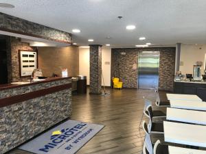Predvorje ili recepcija u objektu Microtel Inn Suite by Wyndham BWI Airport
