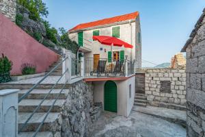 Gallery image of Small house in Podgrađe