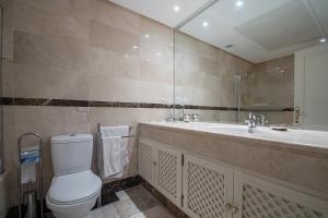 Fotografie z fotogalerie ubytování Luxury Nueva Anadalucia Suits v destinaci Marbella