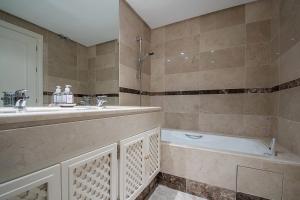 Fotografie z fotogalerie ubytování Luxury Nueva Anadalucia Suits v destinaci Marbella