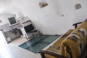 a living room with a glass floor in a room at Renato Canalone in Ponza