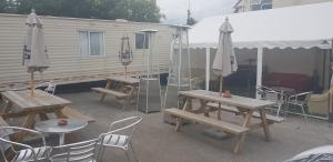 Restaurace v ubytování The Jackdaw B&B SELF CATERING STATIC CARAVAN FREE BREAKFAST SUPPLIED