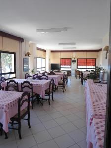 Restoran atau tempat lain untuk makan di Teras Motel