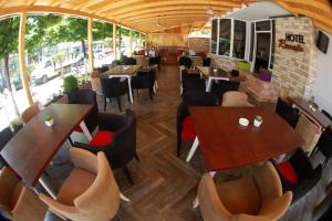 Restaurace v ubytování Hotel Ramo Saranda