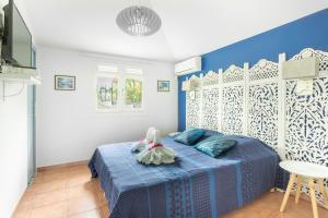 Ένα ή περισσότερα κρεβάτια σε δωμάτιο στο Villa Alizé & Villa Aigue-Marine +15 φωτογραφίες