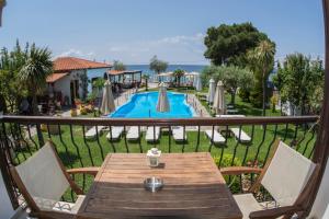 Bazén v ubytovaní HOTEL BARA alebo v jeho blízkosti