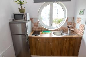 Kuchyň nebo kuchyňský kout v ubytování Apartments Emma