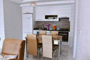 A kitchen or kitchenette at Arena Tower Alanya