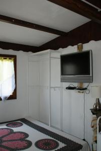 a room with a flat screen tv on a wall at Bungalow Sixdays 2 in Camporosso
