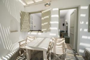 Posezení v ubytování Agia Anna Beachfront Boutique