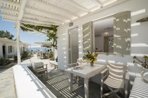 Balkón nebo terasa v ubytování Agia Anna Beachfront Boutique
