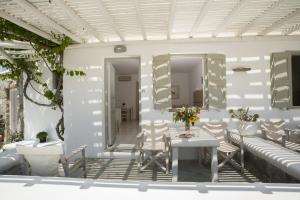 Posezení v ubytování Agia Anna Beachfront Boutique