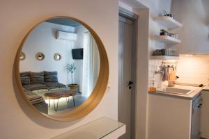 A kitchen or kitchenette at Gorgona Blue Studiο