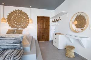 A bed or beds in a room at Gorgona Blue Studiο