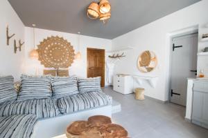 A bed or beds in a room at Gorgona Blue Studiο