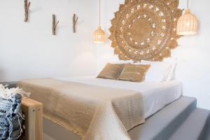 A bed or beds in a room at Gorgona Blue Studiο