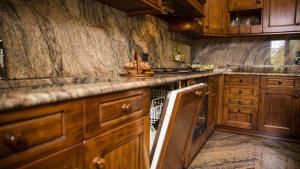 A kitchen or kitchenette at Villa Ivana