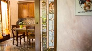 A kitchen or kitchenette at Villa Ivana