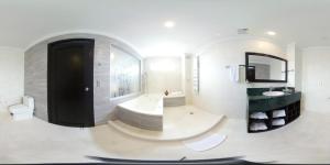 Ένα μπάνιο στο Hotel Varuna