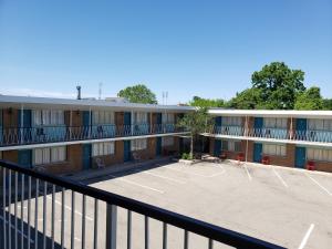 A balcony or terrace at Olympia Motel