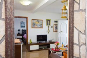 TV a/nebo společenská místnost v ubytování Apartments Dora