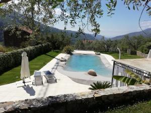 The swimming pool at or close to La cicala stonata
