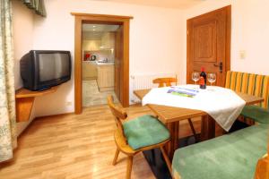 Telewizja i/lub zestaw kina domowego w obiekcie Appartement Jägerhof
