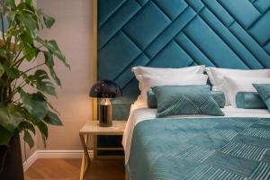 Postel nebo postele na pokoji v ubytování Five Elements Luxury Rooms
