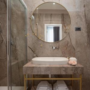 Koupelna v ubytování Five Elements Luxury Rooms