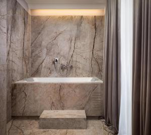 Koupelna v ubytování Five Elements Luxury Rooms