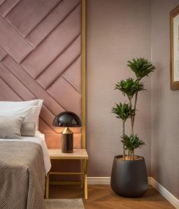 Postel nebo postele na pokoji v ubytování Five Elements Luxury Rooms