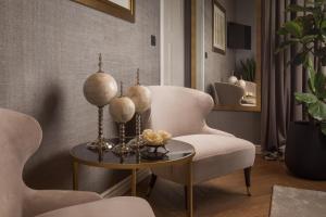 Posezení v ubytování Five Elements Luxury Rooms