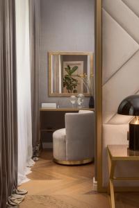 Posezení v ubytování Five Elements Luxury Rooms