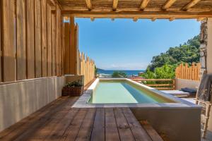een zwembad op het terras van een huis bij Meli Suites, Thassos in Skala Potamias