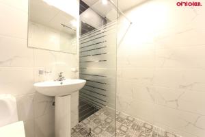 Koupelna v ubytování Ace Hotel