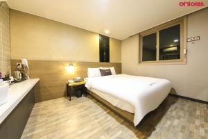Postel nebo postele na pokoji v ubytování Ace Hotel